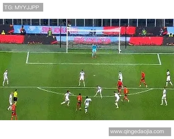 足球明星激烈争吵引发广告热潮引发球迷热议与关注